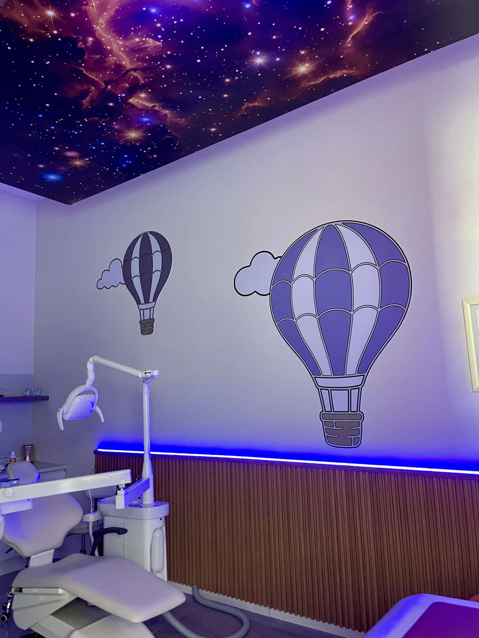 Consultorio de Blümik con decoración de globo aerostático